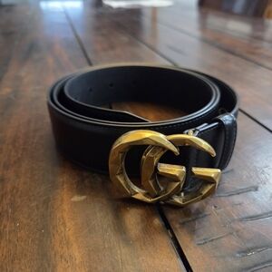 Faceted Gucci Black Belt with Gold GG Buckle